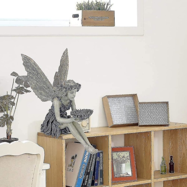 Havefigur til haven - Siddende fe, Siddende fehavefigur, Tudor And Turek Siddende fe-statue, Kunsthåndværk i harpiks til landskabsdekoration