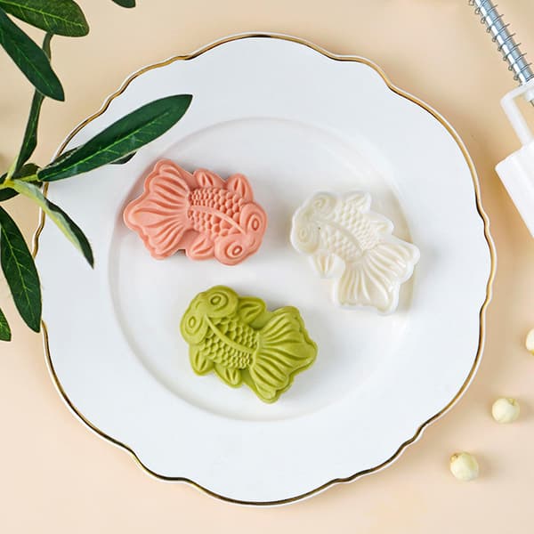 65g Plastmaterial Mooncake-formar DIY Mooncake-stämplar Söta Guldformade
