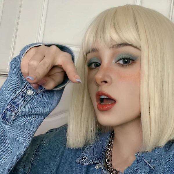 Kort blond peruk för damer