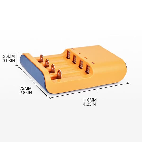 4-sporet smart batterilader med LCD-skjerm for 1-4 stk AA/AAA-batterier