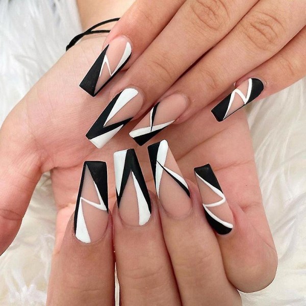 24-pack pressade naglar falska svartvita geometrisk manikyr gör-det-själv-manikyrverktyg Fulltäckande nagelklistermärken för kvinnor
