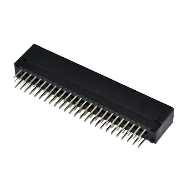 Pelimoduulin korttipaikka 50-pin korvaava N64-liittimelle N64-korttipaikka