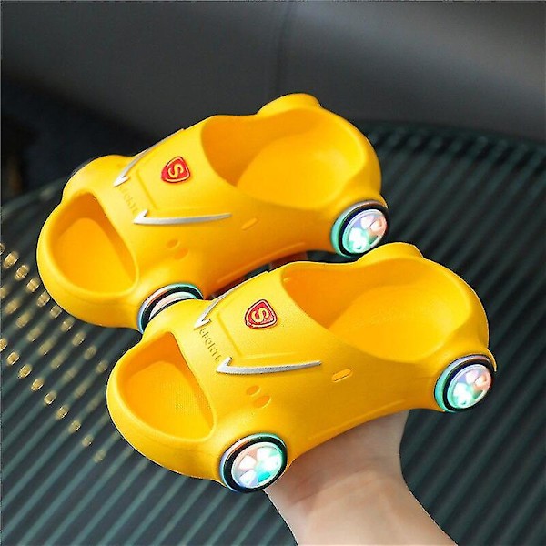 2023 Barn Glowing Tofflor Cartoon Bil Sommar Barn Led Sandaler Anti Slip Pojkar Flickor Lysande Tofflor Strandsandaler
