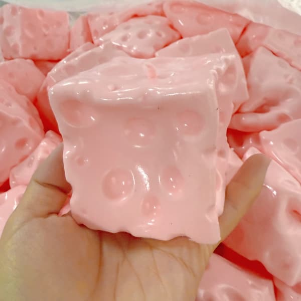 Stor ostelindringsball klemme gummi sensorisk leketøy plasttekstur 1pc