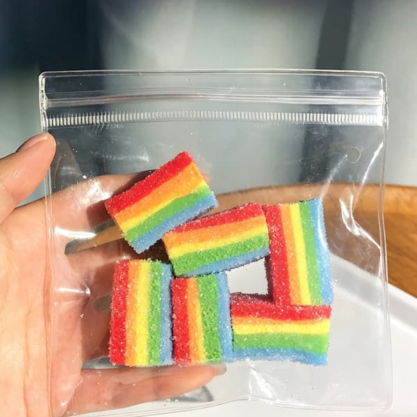 Sejt TPR sensorisk slik-legetøj med farverigt design til stressreduktion Rainbow strips