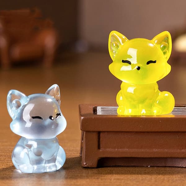 Sæt med 6 søde lysende ræve-miniaturer til bordplade eller bilinteriør