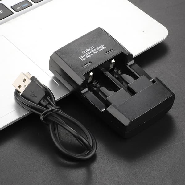 Batterilader 2-spors USB-batterilader Bærbar lader for RCR123 RCR2