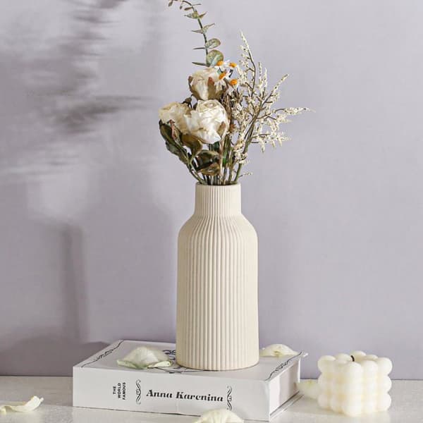 Vas - GRANDSALEY - vertikal textur - keramik - matt vit/beige - cylindrisk 20,5 cm matvit, beige