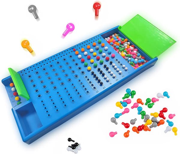 Master Mind brädspel med färgbricka och spelbräde