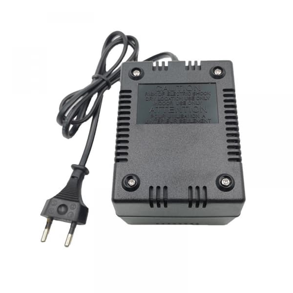 220/240V till 110/120V Nedspänningstransformator Converter EU-kontakt