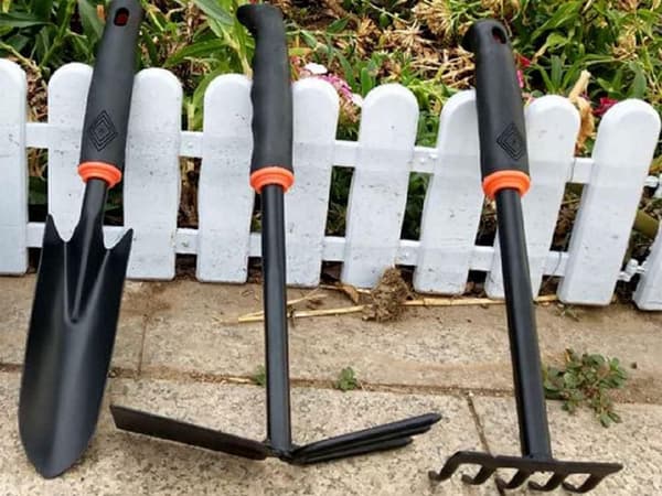 Garden Tools 6-piece - Spade, rake, hoe, etc.