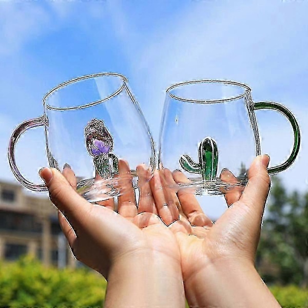 Transparent Tredimensionell Vattenkopp i Färgat Glas med Litet Djurmotiv