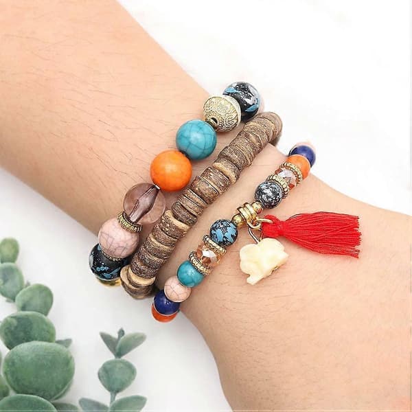 Armband med träpärlor