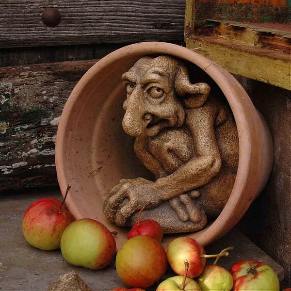 Gargoyle-statyett i harts, gotisk gargoyle-trädgårdsfigur