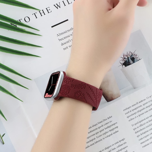 Blomgraverad silikonband kompatibel med Apple Watch Wine Red Black 42/44/45mm