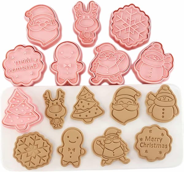 8-delat set med pepparkaksformar för julen