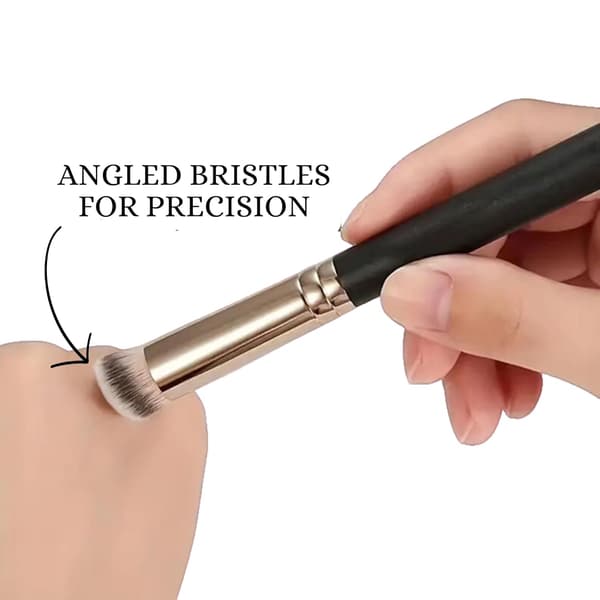 Under Eye Concealer Makeup Brush, Vinklet Kosmetikbørste til Blending, Concealing, Contouring Makeup, Sort