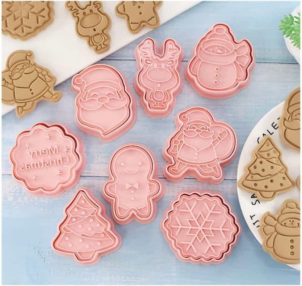 8-delat set med pepparkaksformar för julen