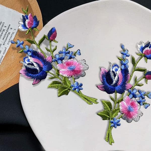 Lyserøde Blå Roser Par Blomster Blomsterbuket Boho Broderede Applikationer Strygemærker