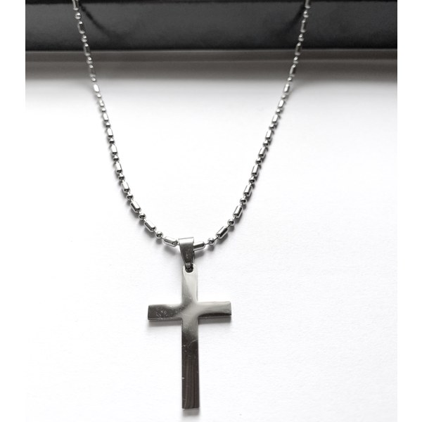 Kors halsband i rostfritt stål som håller färgen livet ut. 46cm