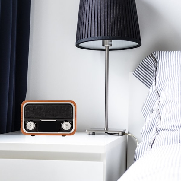 Retro Bluetooth-högtalare FM-radio Klockfunktion Multi-ingång Vintage-högtalare med trådlös laddare för sovrum