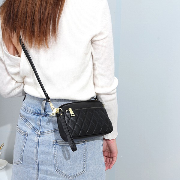 Lättvikts Crossbody-väska för kvinnor med tre blixtlås, quiltad axelväska och handväska