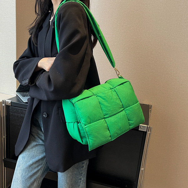 Quiltad Tote Bag för Kvinnor Puffer Bag Quiltad Väska Puffer Axelväska Nylon Vadderad Vävd Handväska Designer Crossbody Dupes Kvinnor Dun Plånbok