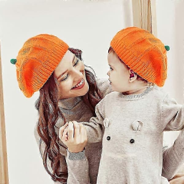 Foreldre og barn fransk stil beret for kvinner barn holder varmen tar bilde 25-26