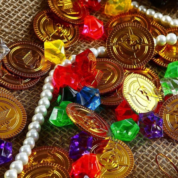 70 piratguld-mønter og 70 pirat-ædelsten i plast