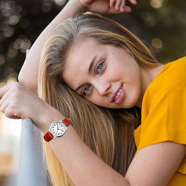 Damklocka i Läder, Mode Casual Klänning Klockor, Romerska Siffror Kvarts Damarmbandsur, Urtavla Diameter 28mm