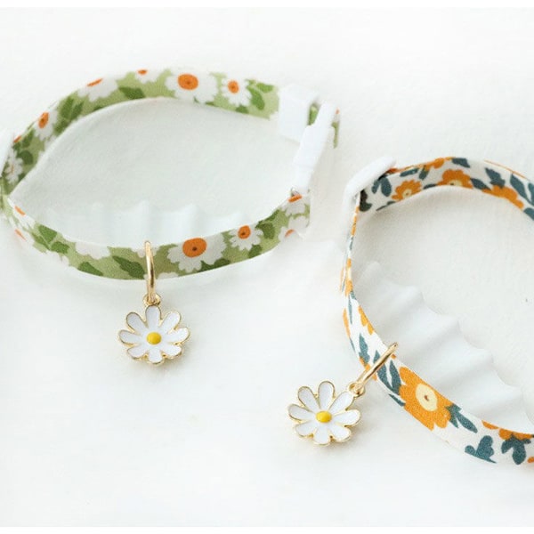 Gul hundedesign blå Daisy hundekrave
