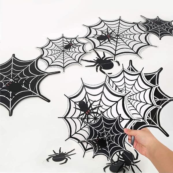 Sort edderkoppespind-guirlande til Halloween-festdekoration