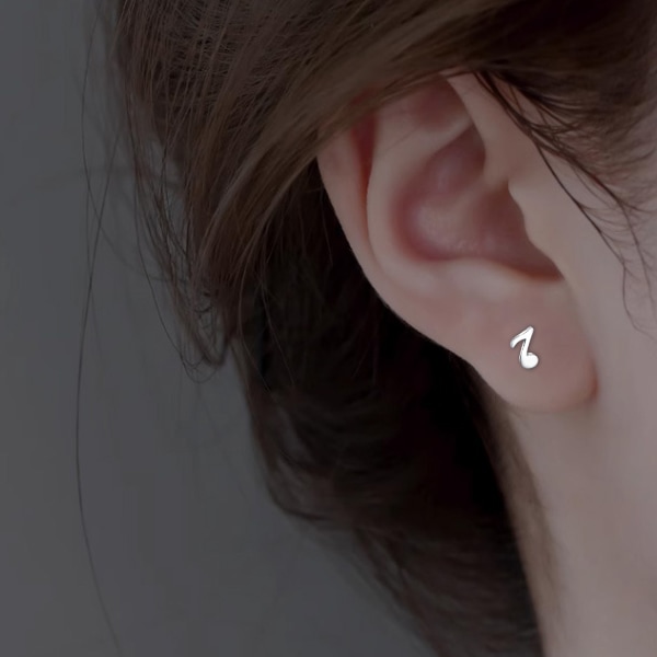 Sølv ørepynt for kvinner Enkle ørepynt Små stjerne Måne ørepynt Stick pierced pierced sølv ørepynt
