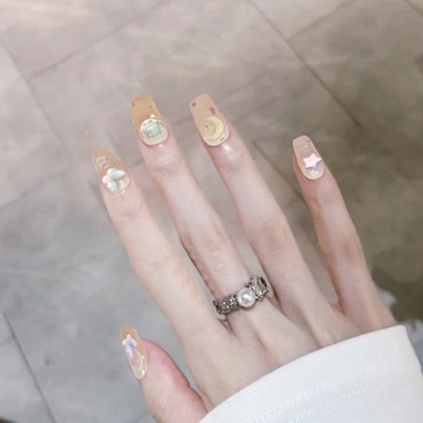 Kortare Press-on Naglar Medium Kista Nagelkonst med 3D Lyxig Design Återanvändbara Falska Naglar 10st med Relaterat Nagelset 4 Storlekar