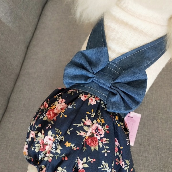 Lemmikkieläinten vaatteet Denim-koiran farkut Neuloitu villapaita Denim-housut Haalari Kokonaisuus pienille ja keskikokoisille pennuille ja kissoille Kukkakuviointi