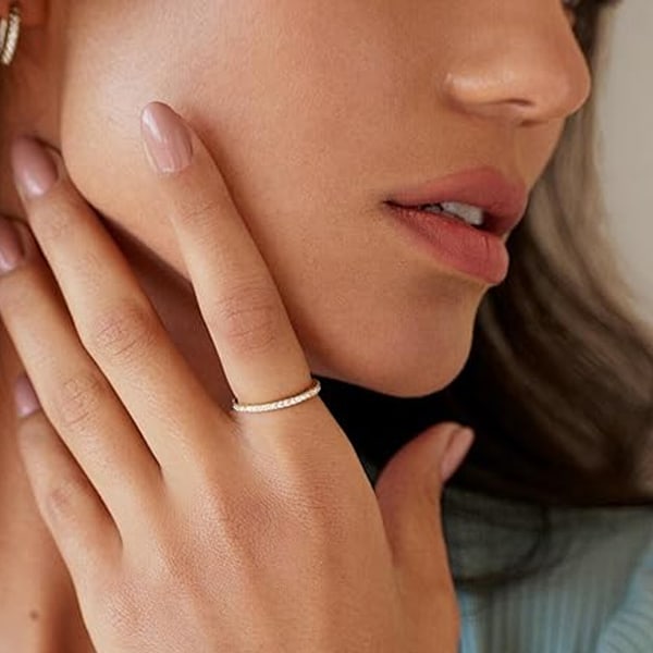 Förgylld sterling silver ring med simulerad diamant och evighetsband för kvinnor