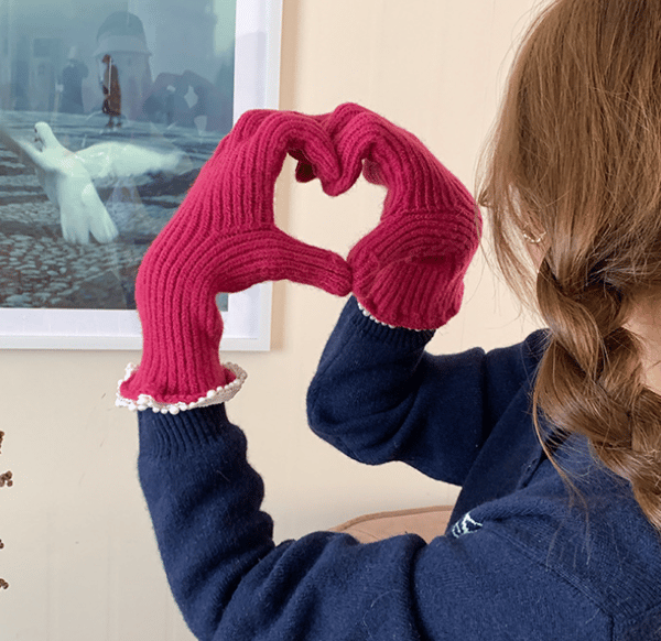 Rosy red, warm women's gloves in tactile textile with removable knitting[TT]