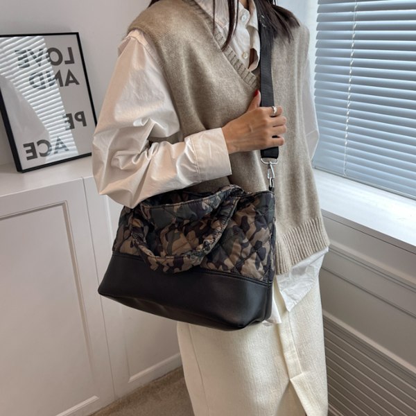 Stor quiltad puffer-totebag för kvinnor, mjuk vadderad vinterhandväska, rymlig puffer-axelväska, kudde-shoppingväska