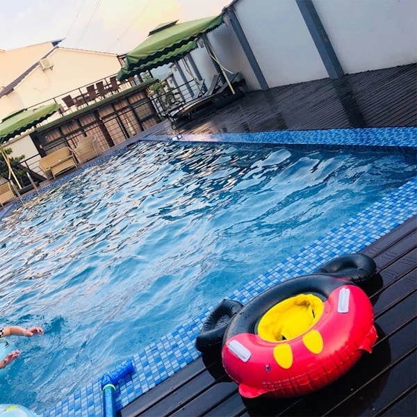 Badring för barn med Mickey Mouse-motiv, uppblåsbar poolring för barn, tjock flytleksak för poolen