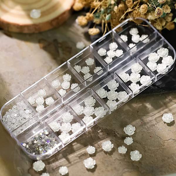 Vit ros Blomma Nagelberlocker 3D Akryl Rose Kawaii Söta Nagelberlocker Blandade Pearl Nagelkristaller Strasstenar Ädelstenar för Nail art DIY Alla hjärtans dag