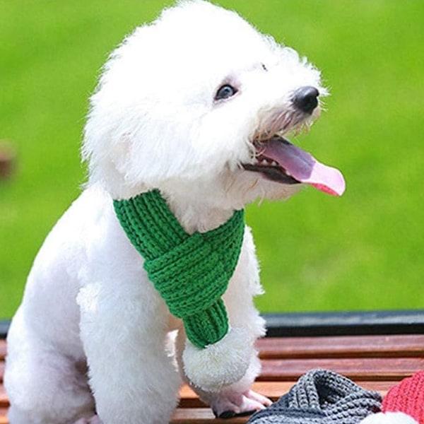 Stickad hundhalsduk med vit pompom, varm bandana, vintersemester, husdjurstillbehör, katthalsdukar (grön)