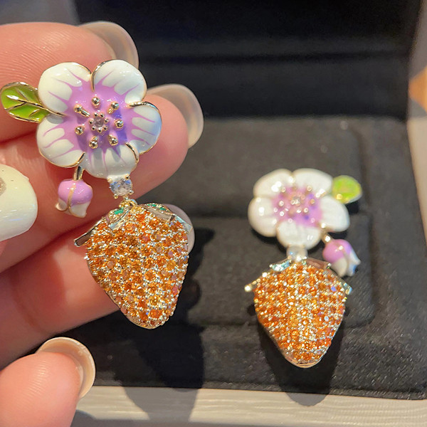 Jordgubbsblommiga Hängande Örhängen Cubic Zirkon Färgglada För Brud Kvinna Flicka Bal Kvällsklänning Smycken för Nattklubbar, Fester och Vardagsbruk