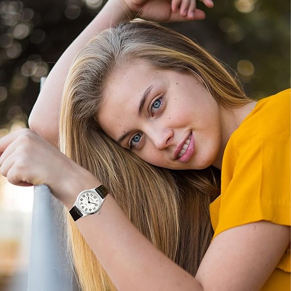 Damklocka i Läder, Mode Casual Klänning Klockor, Romerska Siffror Kvarts Damarmbandsur, Urtavla Diameter 28mm