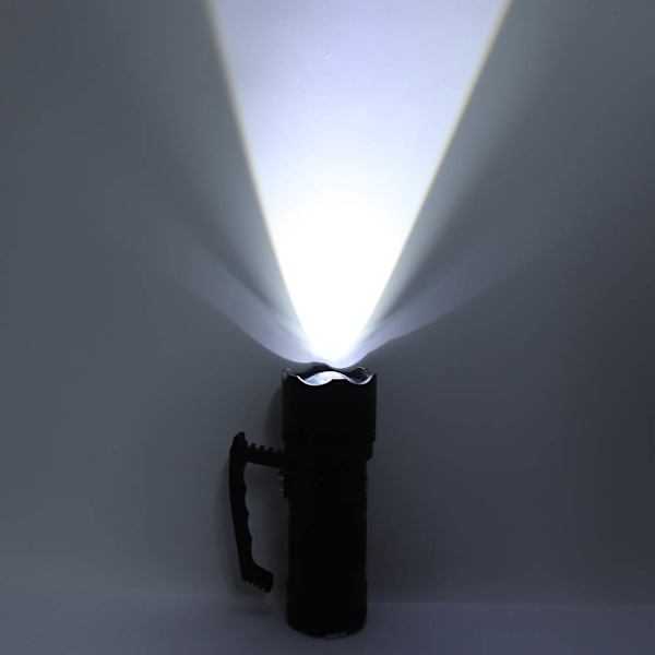 Outdoor Bärbar LED Handlampa Ficklampa Fyra Färger Byt för Nattfiske Vandring Inbyggt Batteri USB Laddning svart