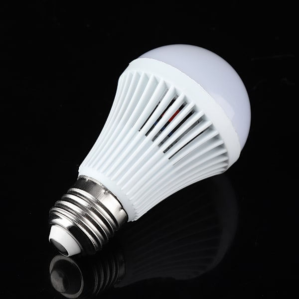 E27 Ren Hvit Lys Menneskekropp Induksjonssensor LED Lyspære Lampe AC220V (9W)