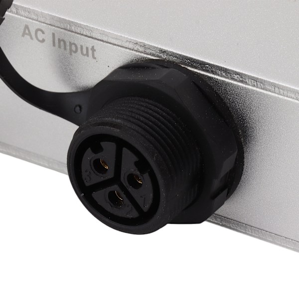 WVC 1400W Nettiløs Micro Inverter Alloy Vandtæt Kredsløbsbeskyttelse DC til AC Solenergi Inverter EU Stik 100‑240V