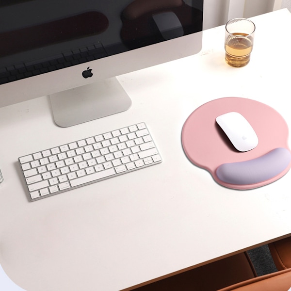 Ergonomisk musmatta i godisfärg, med gelhandledsstöd, halkfri för arbete på hemmakontoret