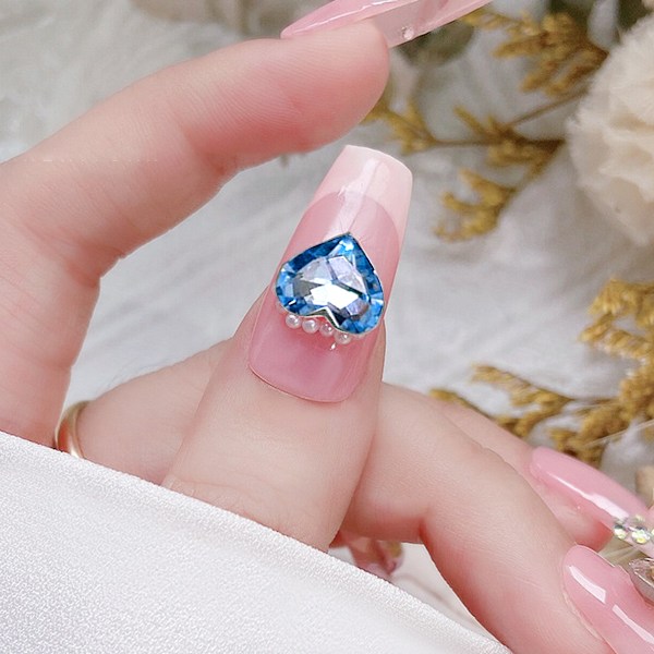 20 st Nail Art Strass Stenar Diamanter 8,5*10mm Hjärta-Forma Glittrande Glaskristall Strass för 3D Nageldekorering Kläder Smycken Väskor DIY Hantverk