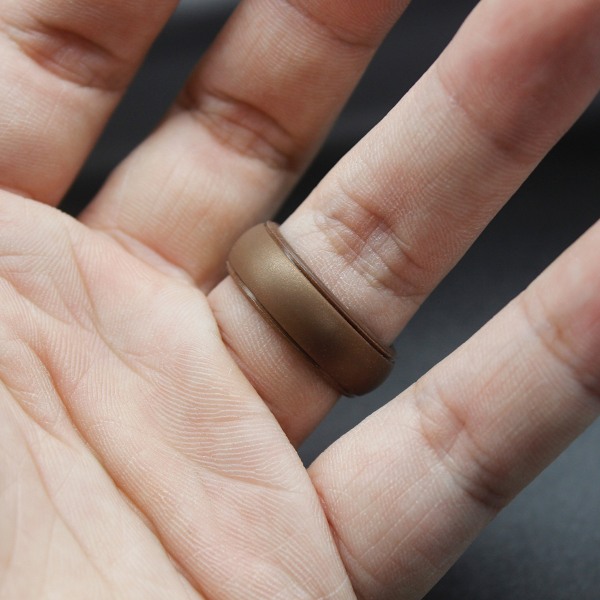 Silikonring til mænd, åndbar med luftstrømsriller - 8 mm bred - 2,5 mm tyk silikone vielsesring