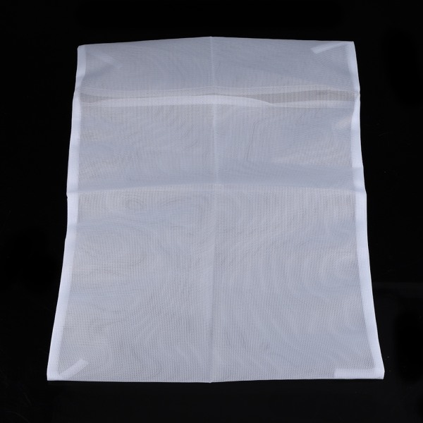 Tvättväska i mesh med dragkedja för att lägga in BH-underkläder i